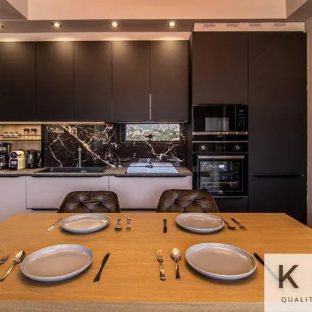 Designer's Penthouse, View! + Car Offer Daire