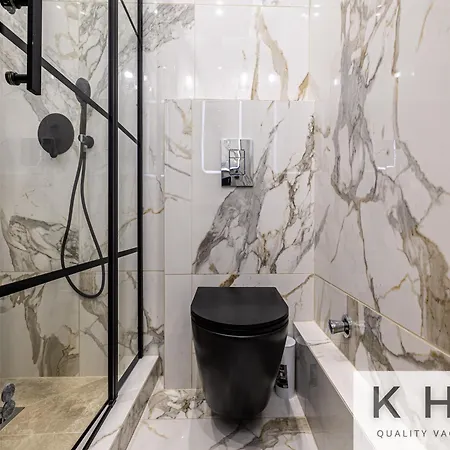 Designer's Penthouse, View! + Car Offer Daire